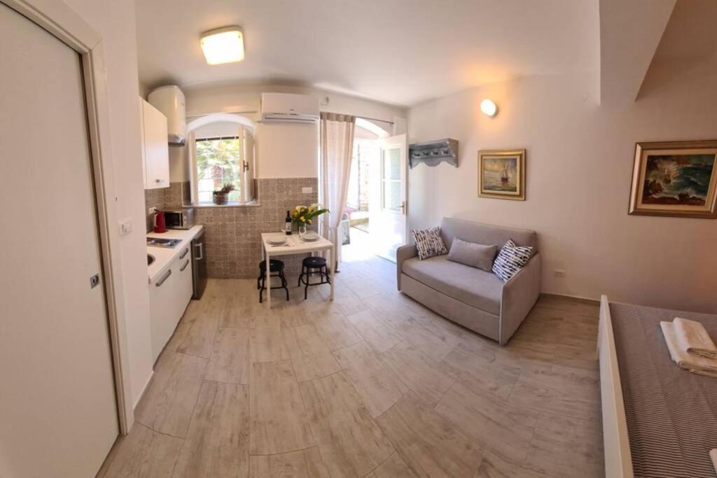Studio Apartment Marella Vis Zewnętrze zdjęcie