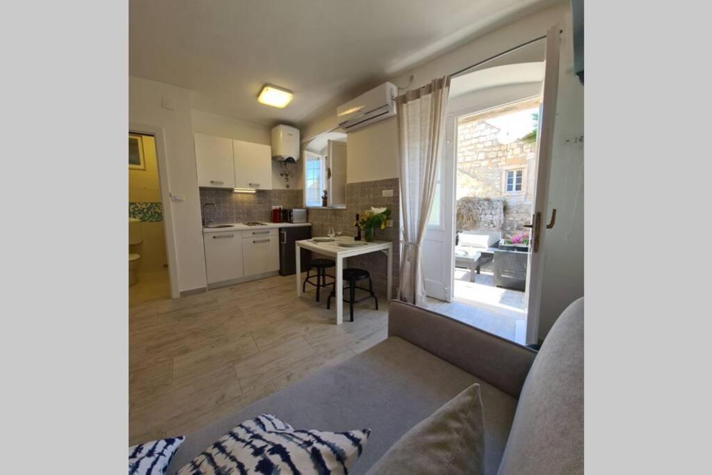 Studio Apartment Marella Vis Zewnętrze zdjęcie