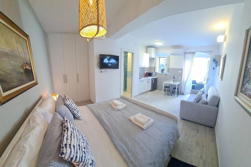 Studio Apartment Marella Vis Zewnętrze zdjęcie