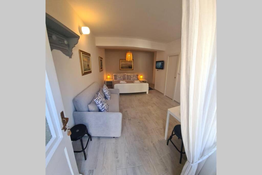 Studio Apartment Marella Vis Zewnętrze zdjęcie