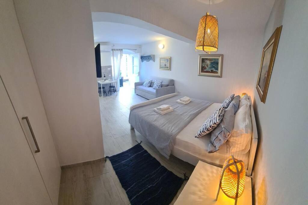 Studio Apartment Marella Vis Zewnętrze zdjęcie